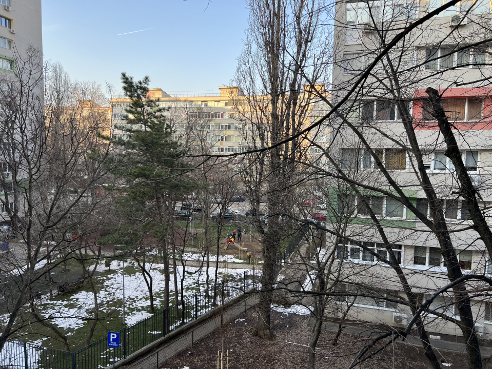 Apartament 2 camere Mihalache. Metrou.