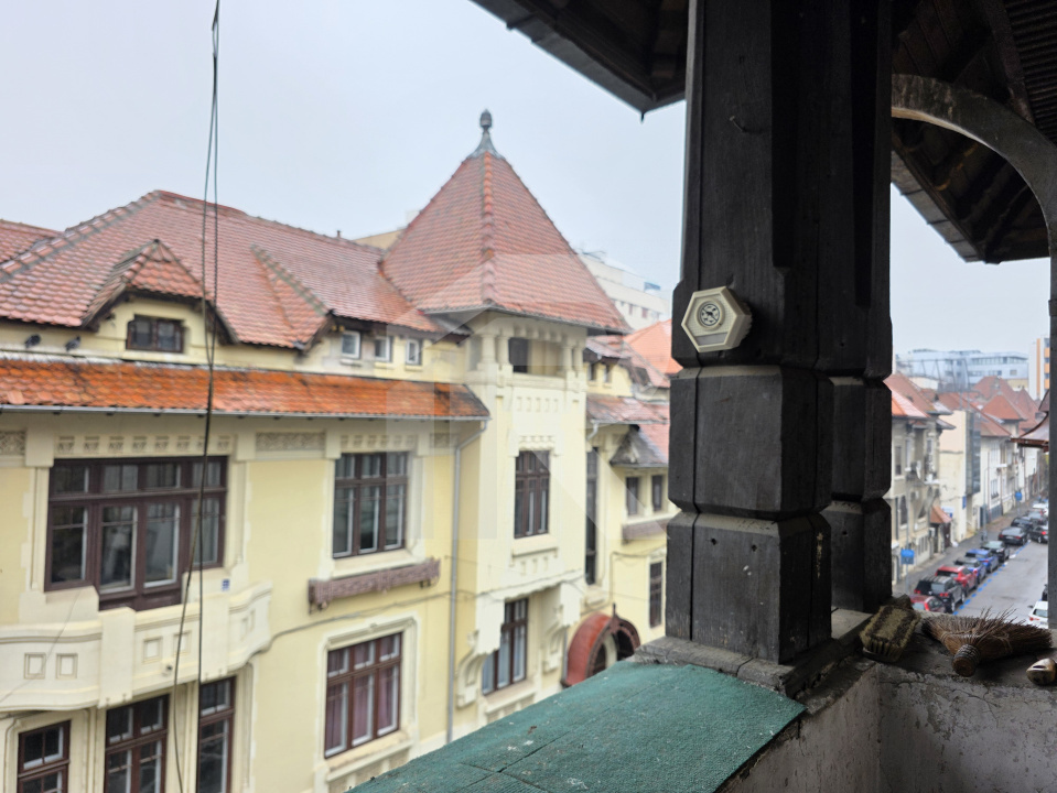 Apartament in Vila, 5 camere,  Alexandru Philippide 4, de renovat