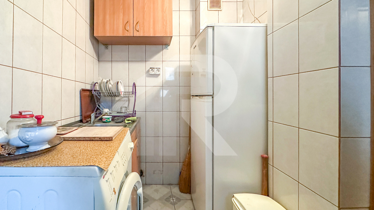 Doamna Ghica, Luntrei - garsonieră de vânzare