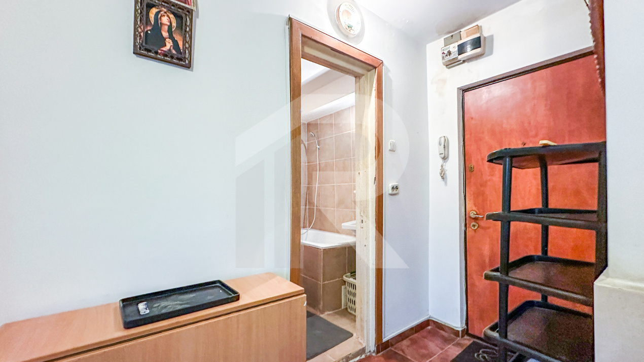 Doamna Ghica, Luntrei - garsonieră de vânzare