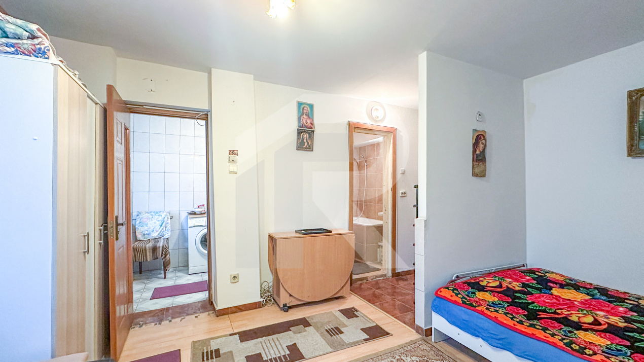 Doamna Ghica, Luntrei - garsonieră de vânzare