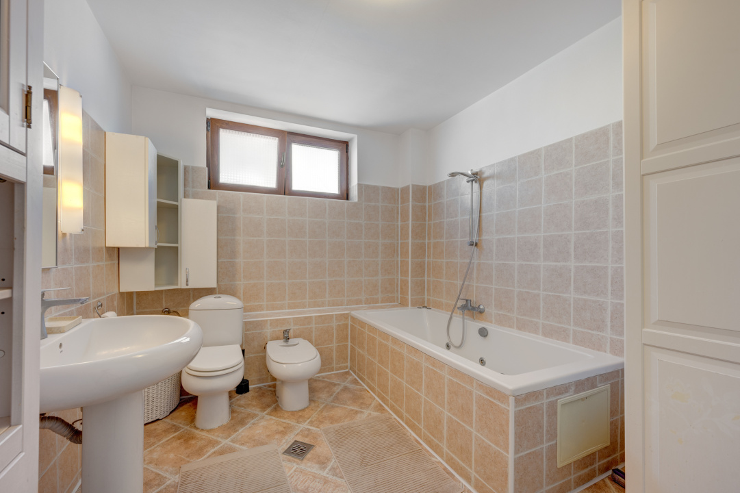 VILA DE INCHIRIAT, PRELUNGIREA GHENCEA, STR. FUNIGEILOR !