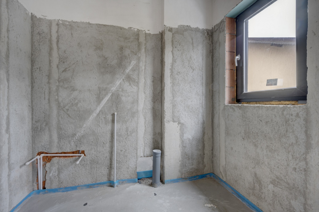 Se preda finisata - 4 bai - 3 dormitoare - curte - parcare -  metrou Păcii 