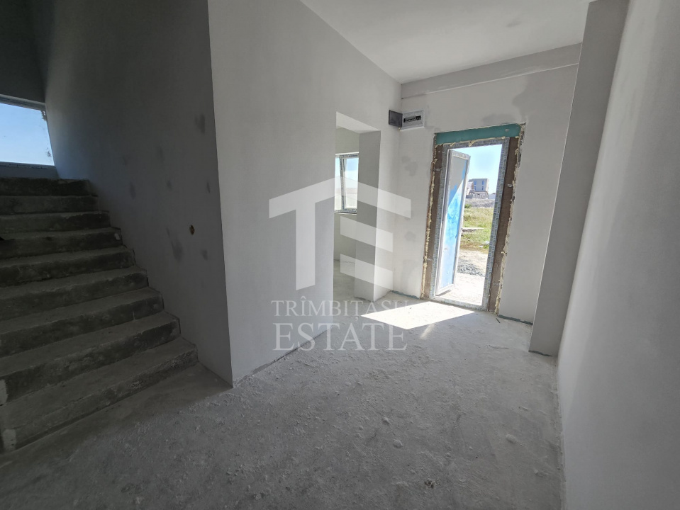 OVIDIU-POIANA- Vila tip duplex cu terasa circulabila.