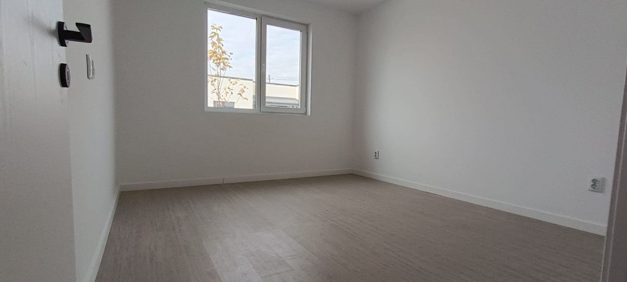 Casa Parter !  3 dorm.+2 bai+2 parcari+teren liber 190mp! Domnesti !