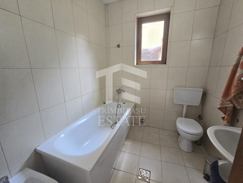 CENTRU- Casa de inchiriat pentru birouri.