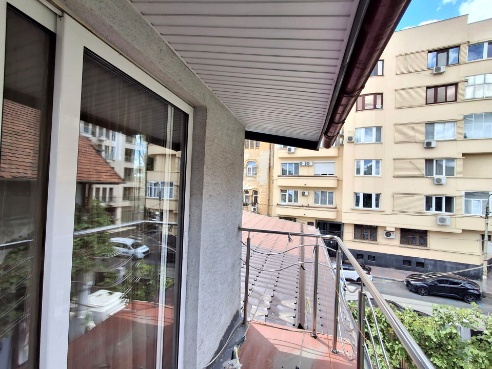 De Vanzare  Casa si Spatiu Comercial  zona Piata Unirii