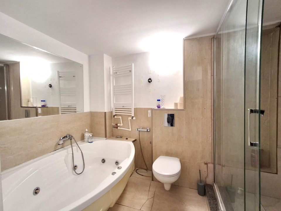 De Vanzare  Casa si Spatiu Comercial  zona Piata Unirii