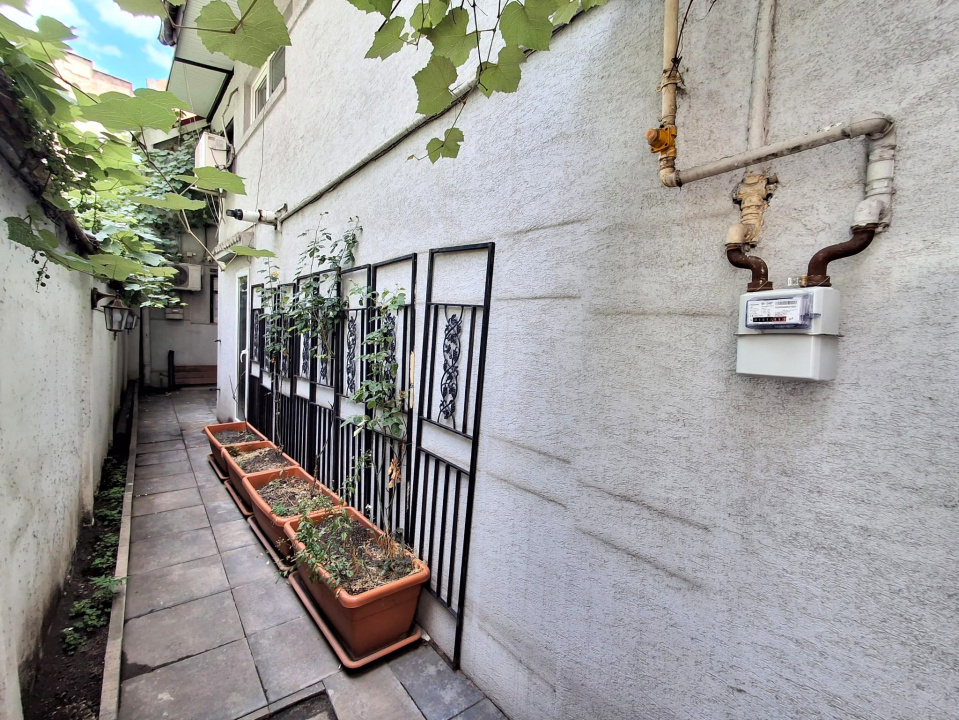 De Vanzare  Casa si Spatiu Comercial  zona Piata Unirii