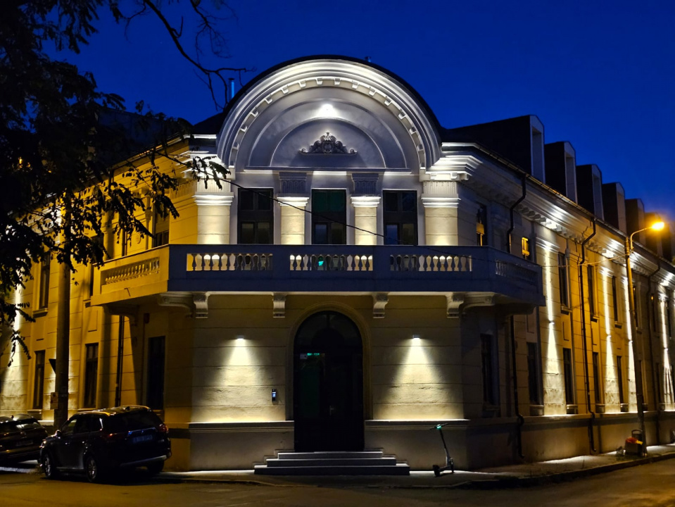 Apartament elegant 2 cam cu istorie, rafinament și facilități premium