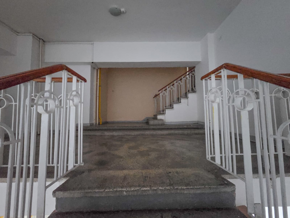 Apart 3 camere birouri stradal Bulevardul Unirii colt Nerva Traian