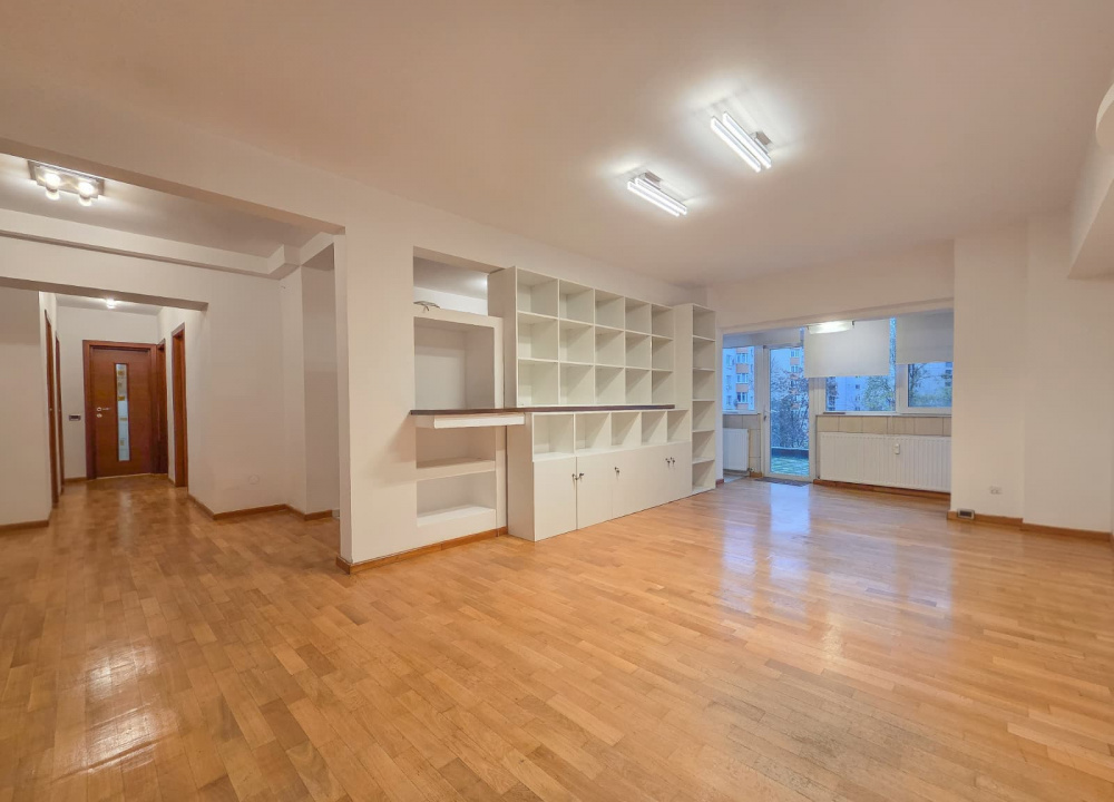 Apart 3 camere birouri stradal Bulevardul Unirii colt Nerva Traian