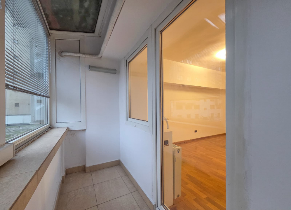 Apart 3 camere birouri stradal Bulevardul Unirii colt Nerva Traian