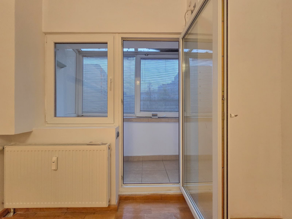 Apart 3 camere birouri stradal Bulevardul Unirii colt Nerva Traian